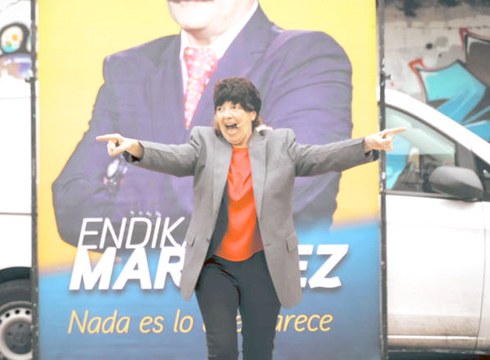 Trapu Zaharra antzerki taldeak ez dio Sanjuanetako zitari hutsik egingo