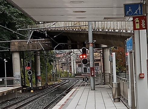 "Trenak 30 minuturo", trenen maiztasuna areagotzeko sinadura bilketa abiatu dute Eibarren ere