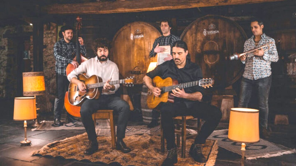 Trikuharrien bisitarekin eta Swing dantza inprobisatuarekin hasiko da domeka honetan Soraluzeko Blues Hotsak jaialdia