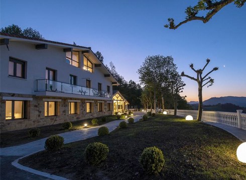 Trinkete taberna eta Ixua hotela itxi egin dituzte, prebentzioagatik