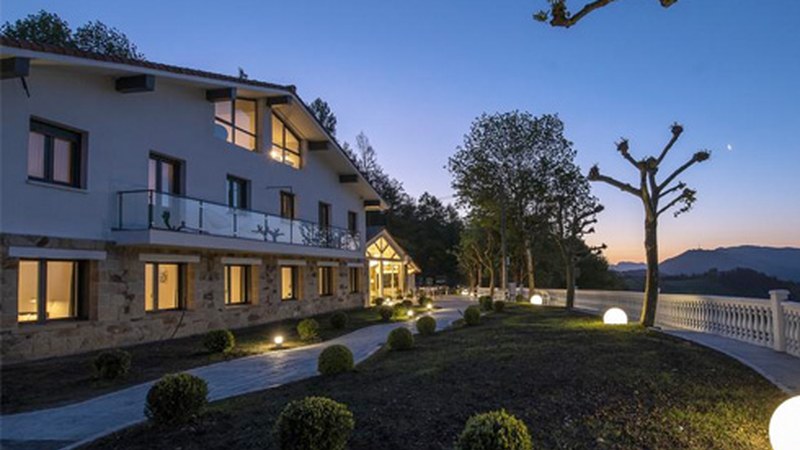 Trinkete taberna eta Ixua hotela itxi egin dituzte, prebentzioagatik