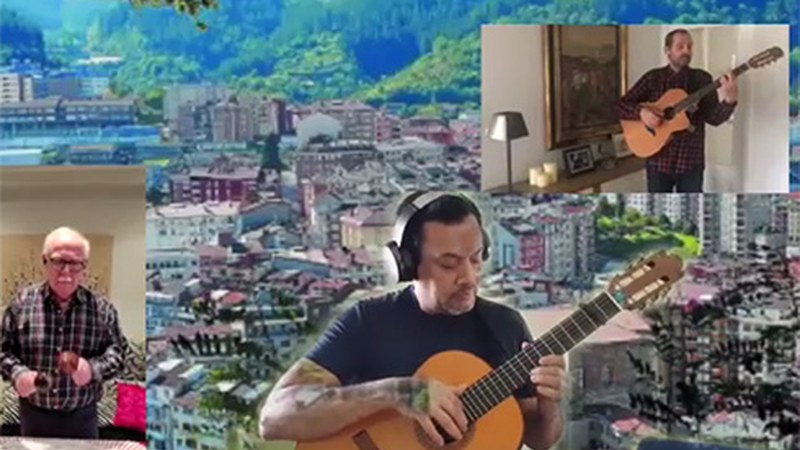 Trio Medianoche taldekoak elkarrekin aritu dira kantuan, bakoitza bere etxetik