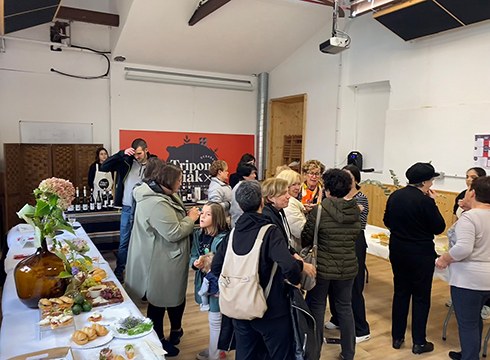 Tripontziak ekimeneko lehen bisita eta dastaketa Azitaingo Oinarrizko Lanbide Heziketako Institutuan egin dira