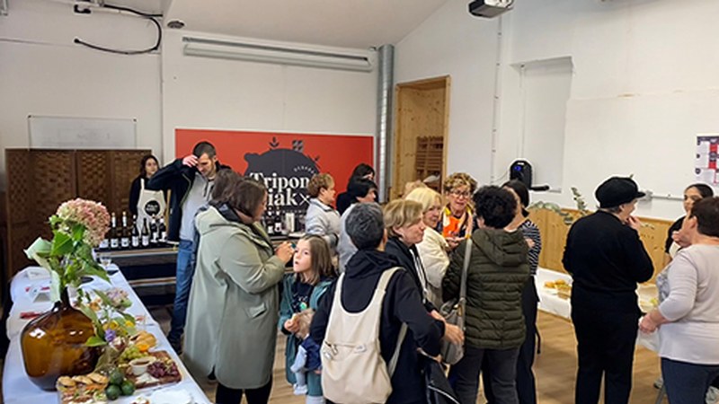 Tripontziak ekimeneko lehen bisita eta dastaketa Azitaingo Oinarrizko Lanbide Heziketako Institutuan egin dira