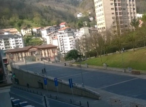 Txaltxa Zelaiko parkean behin-behineko aparkalekua zabaldu dute gaur eta biharko