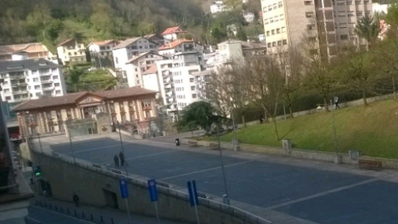 Txaltxa Zelaiko parkean behin-behineko aparkalekua zabaldu dute gaur eta biharko