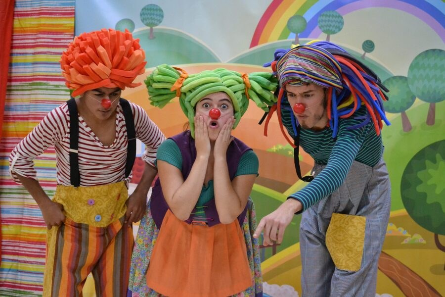 "Txanpon baten truke" ikuskizunerako gonbidapenak ...eta kitto! Euskara Elkartean jaso daitezke