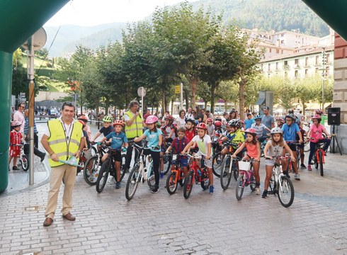 Txirrindulari Elkarteak antolatutako Bizikleta Eguna ospatuko dute domeka goizean