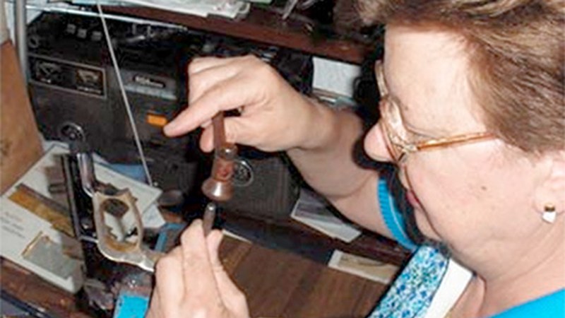 Txirrindularien Elkartea, Eibartarrak FT eta Mª Asun Nogués damaskinatzailea omenduko ditu Udalak bihar