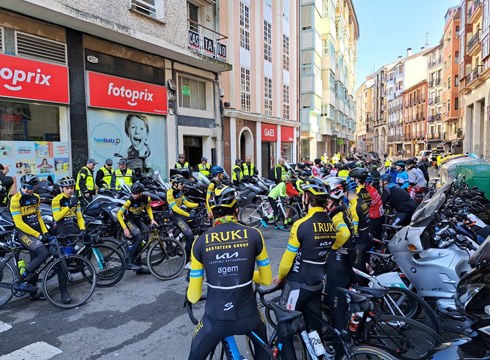 Txirrindularitzazaleen elkarretaratzeak Udaberri Saria lasterketaren tokia hartu zuen domeka eguerdian Untzagan
