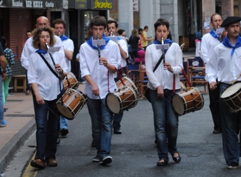 Txistulariek kalejira egingo dute domekan Santa Zezilia omentzeko