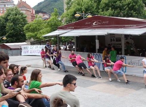 Txosnagunea hankaz gora jartzeko moduko egitaraua prestatu du Eibarko Jai Batzordeak