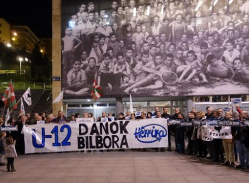 #U12 manifestaziora joateko autobusak 15.30etan irtengo dira Ego-Gainetik