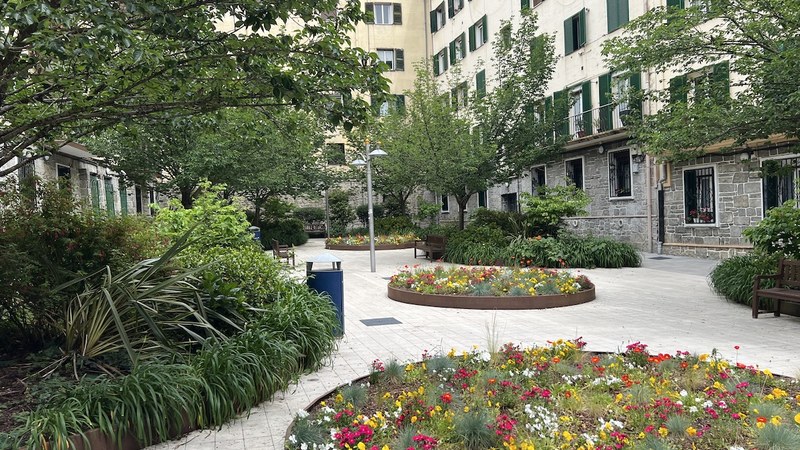 Udaberri koloreak herriko lorategietan