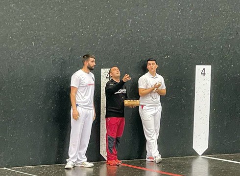 Udaberri txapelketako lau partiduk osatuko dute gaurko Astelena frontoiko karteldegia