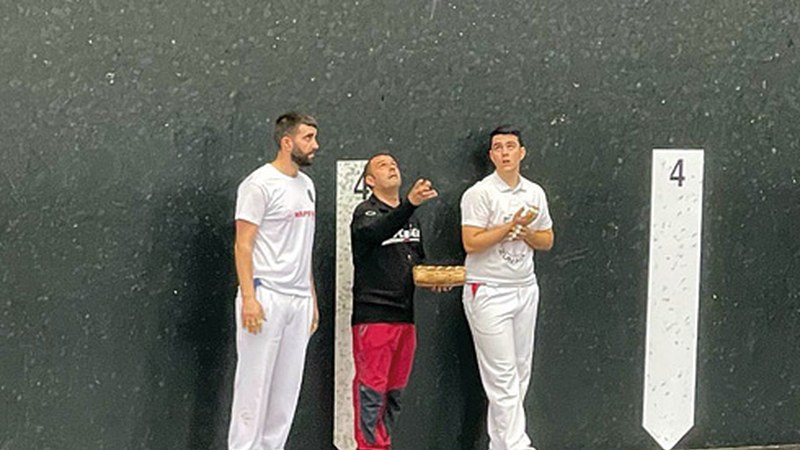 Udaberri txapelketako lau partiduk osatuko dute gaurko Astelena frontoiko karteldegia