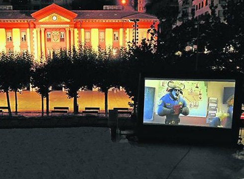 Udako zine emanaldiekin girotuko dituzte abuztuko lehen lau eguenetako gauak