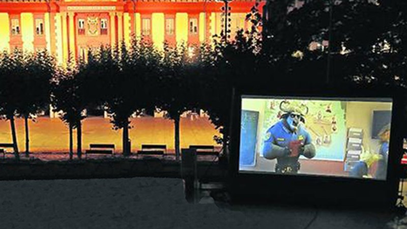 Udako zine emanaldiekin girotuko dituzte abuztuko lehen lau eguenetako gauak