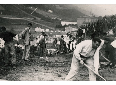 Udal Artxiboko hiru argazki ipiniko dituzte herriko auzoetan uztailean