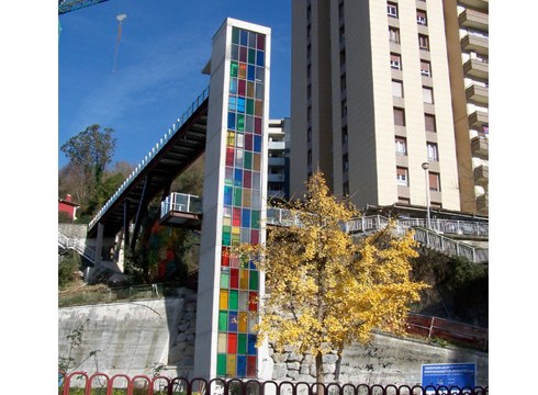 Udal brigadako 7 langile hiri-altzarietan desinfekzio-lanak egiten ari dira herriko auzo guztietan