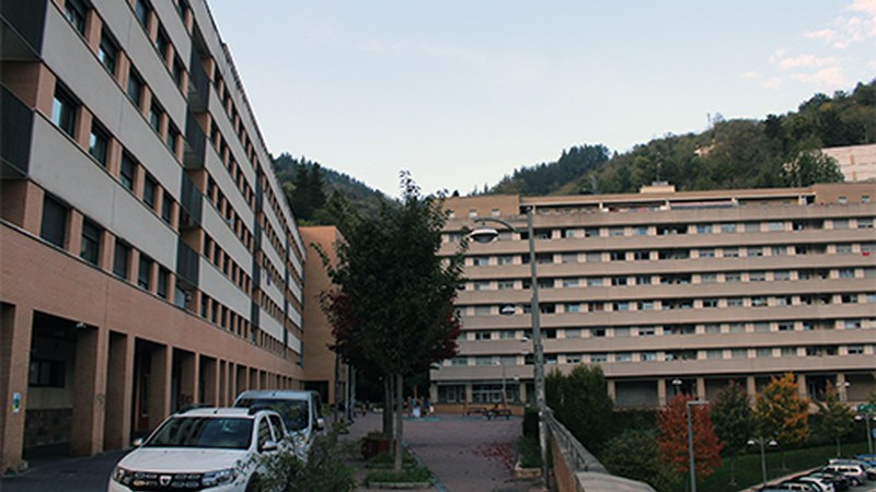 Udal etxebizitzen errentaren %50eko murrizketa ezarri du Udalak