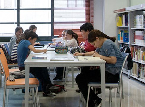 Udal Liburutegiak sustatutako ‘Eleibar’ proiektu pilotua garatzeko hitzarmena sinatu dute Udalak eta Egoaiziak