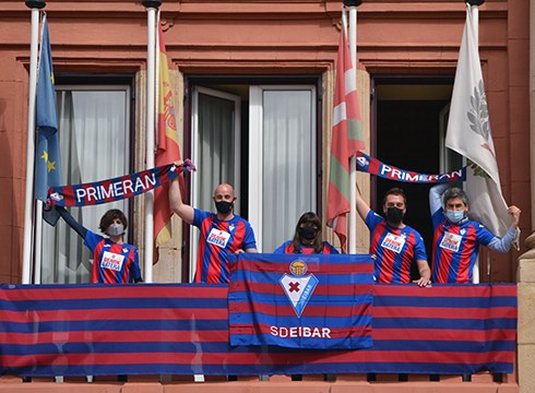 Udal taldeek Eibar FT-ri babesa erakutsi diote partidu erabakigarrien aurrean
