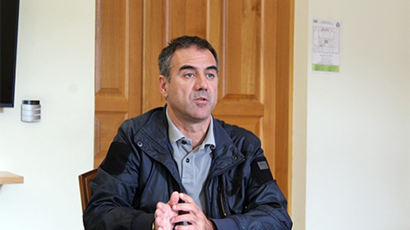 Udala kezkatuta suhiltzaileen toki aldaketarekin