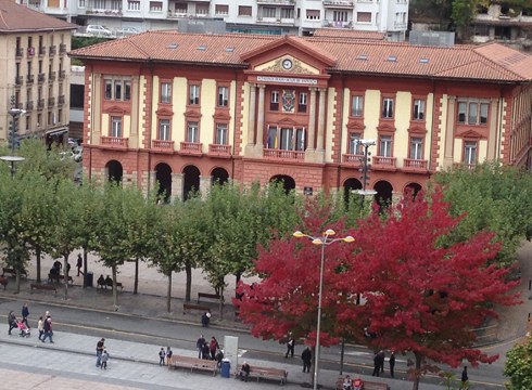 Udalak 12:00etarako elkarretaratzea deitu du Memoriaren Egunaren harira