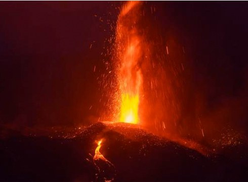 Udalak 2.000 euro bideratuko ditu La Palmako sumendiaren erupzioak kaltetutako pertsonei laguntzeko