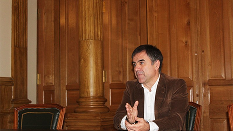 Udalak bere esku dauden ekintza kulturalak bertan behera utzi eta udal-instalazioak itxi ditu