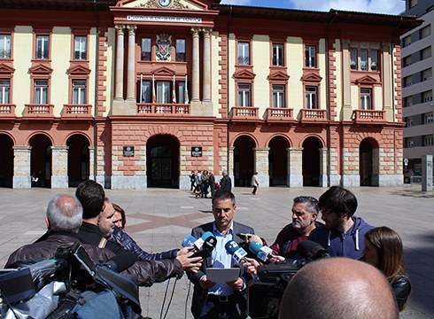 Udalak bi dolu-egun izendatu ditu Alcobendasen atzo izandako hilketen harira eta biharko elkarretaratzea deitu du