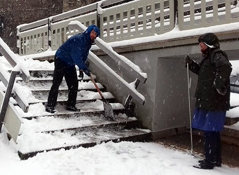 Udalak elur protokoloa aktibatu du eta aparkaleku alternatiboak ipiniko ditu