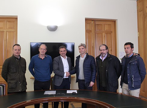 Udalak eta Iza-Campezok Errebalgo lanen inguruko kontratua sinatu dute