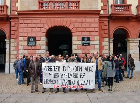 Udaleko beharginak murrizketen kontra
