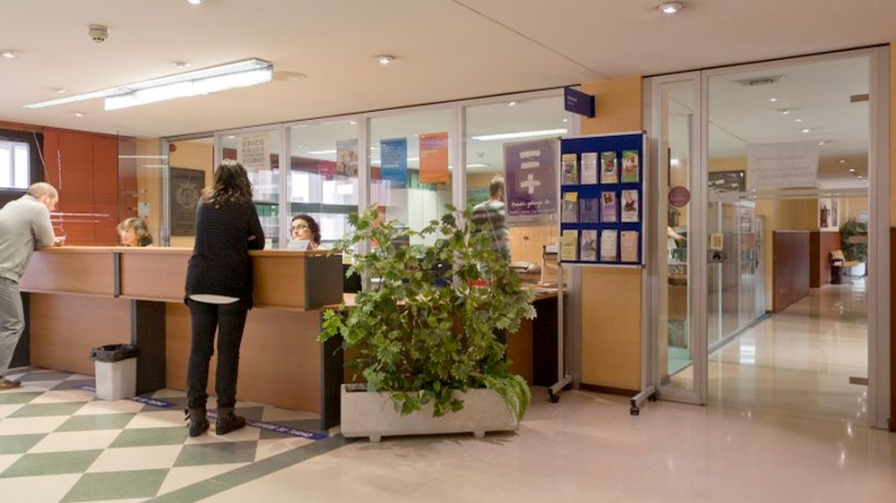 Udaleko Gizartekintza Saileko taldea indartu eta arreta presentzialaren ordutegia aldatu dute