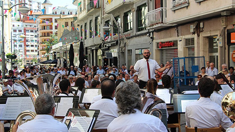 Udaletxeko arkupeetan izango da Eibarko Musika Bandaren gaurko kontzertua