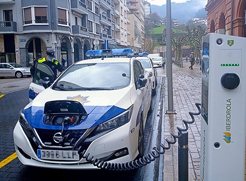 Udaltzaingoarentzat bi automobil elektriko hartu ditu errentan Udalak