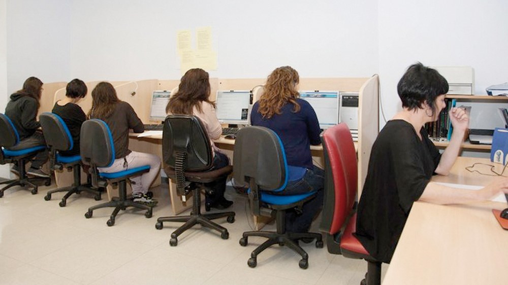 Udan euskaraz ikasteko eskaintza zabal eta berezia Eibarko euskaltegietan