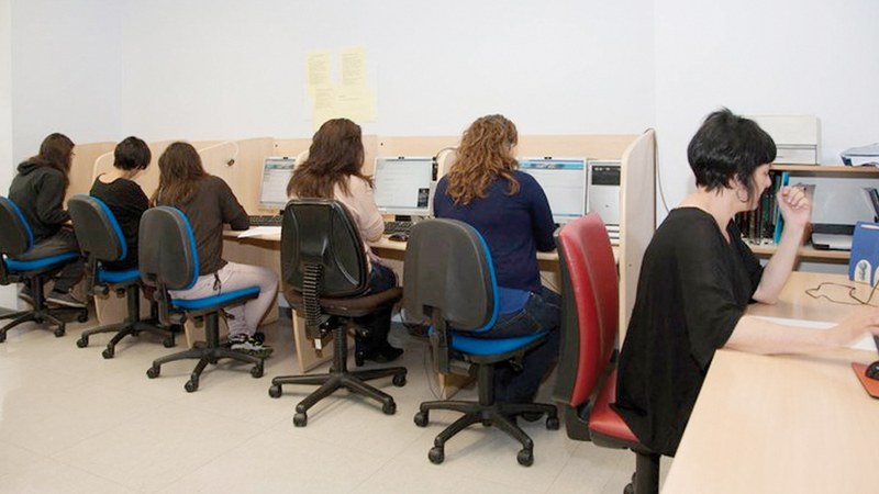 Udan euskaraz ikasteko eskaintza zabal eta berezia Eibarko euskaltegietan