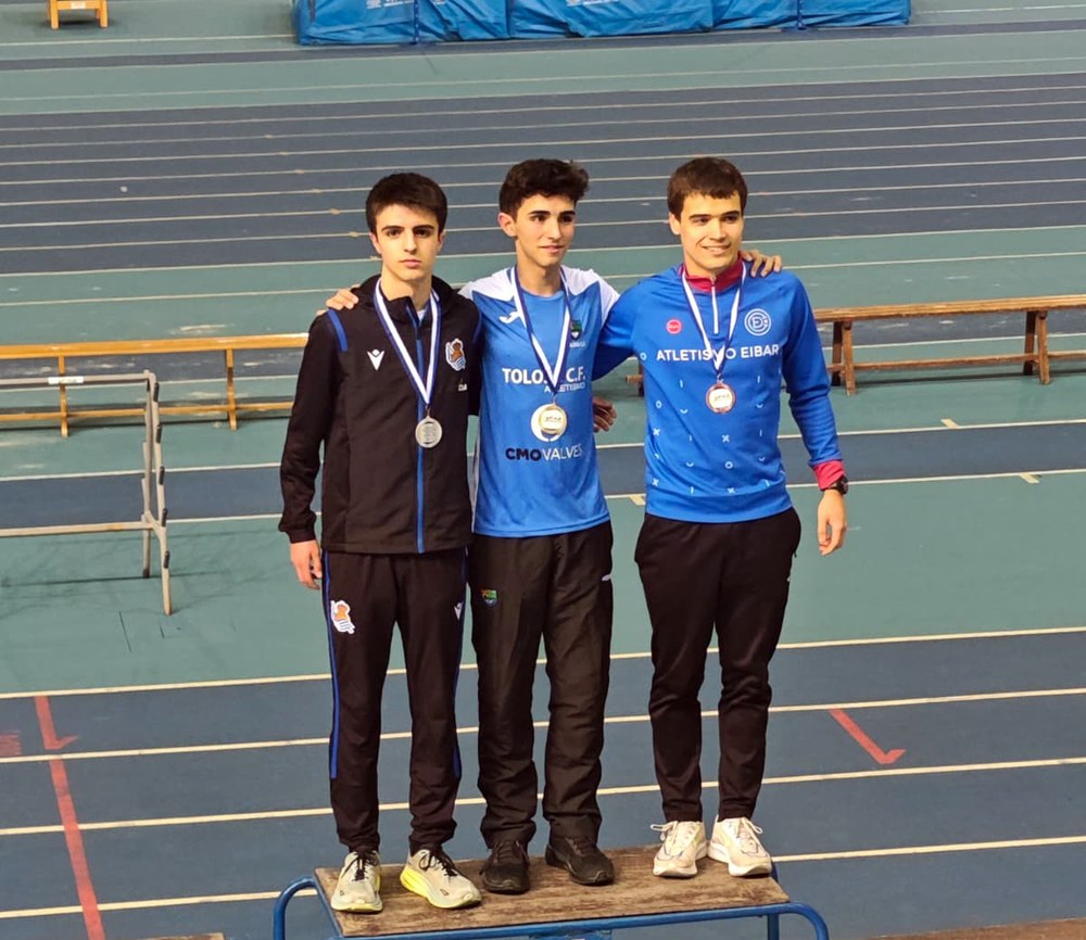 Ugaitz Gartzia eta Maialen Cenarruzabeitia brontzezko brontzezko dominak Gipuzkoako Pista Estaliko Txapelketan