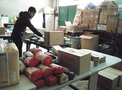 Ukrainarako elikagaiak eta materiala bilduko dute gaur Torrekuan, Untzagako jubilatu etxean eta Beheko Tokian