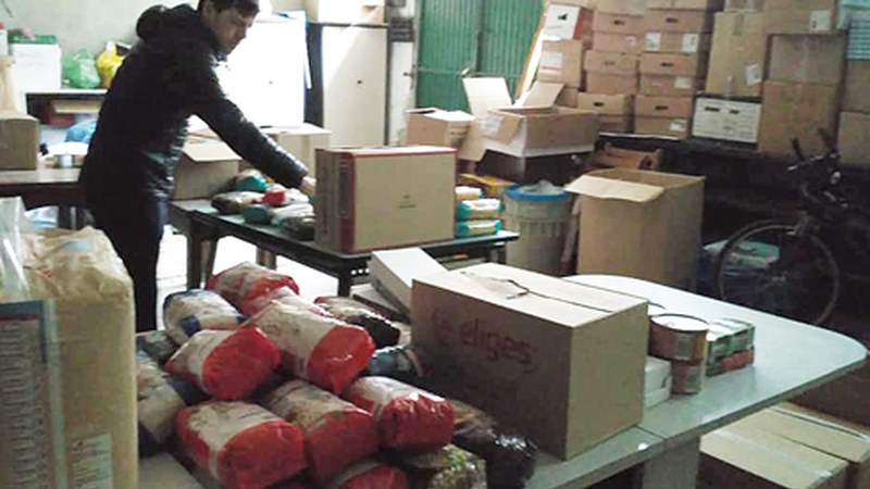 Ukrainarako elikagaiak eta materiala bilduko dute gaur Torrekuan, Untzagako jubilatu etxean eta Beheko Tokian