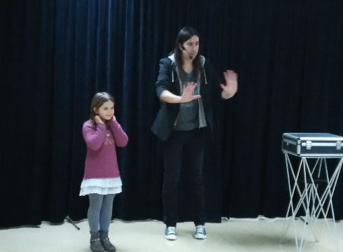 Ume eta helduek primeran pasatu zuten domeka goiza Tor magoarekin