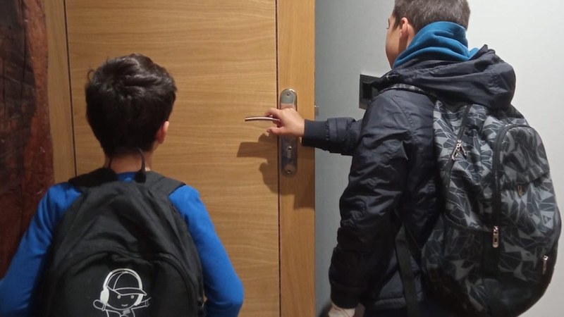 Umeak Eskolara eta Dirulaguntza Ikasleei laguntza programak martxan daude