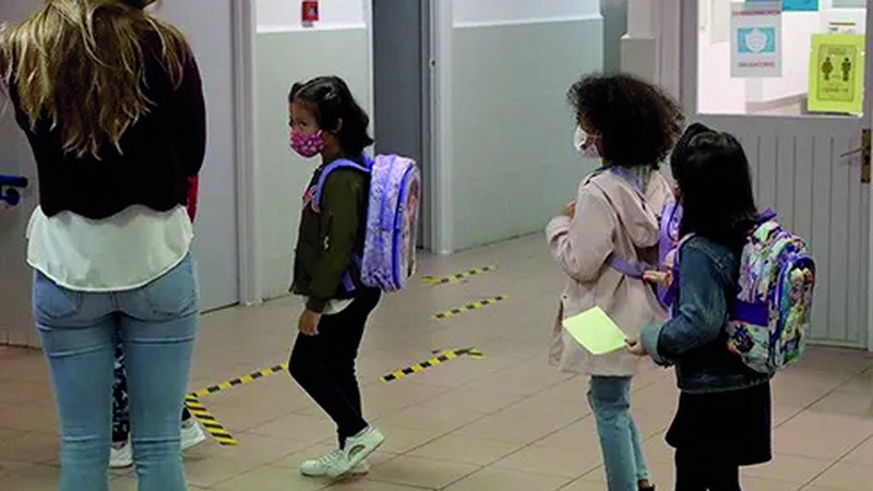 "Umeak Eskolara" eta "Dirulaguntzak Ikasleei" programetako eskaerak egiteko epea zabaldu dute