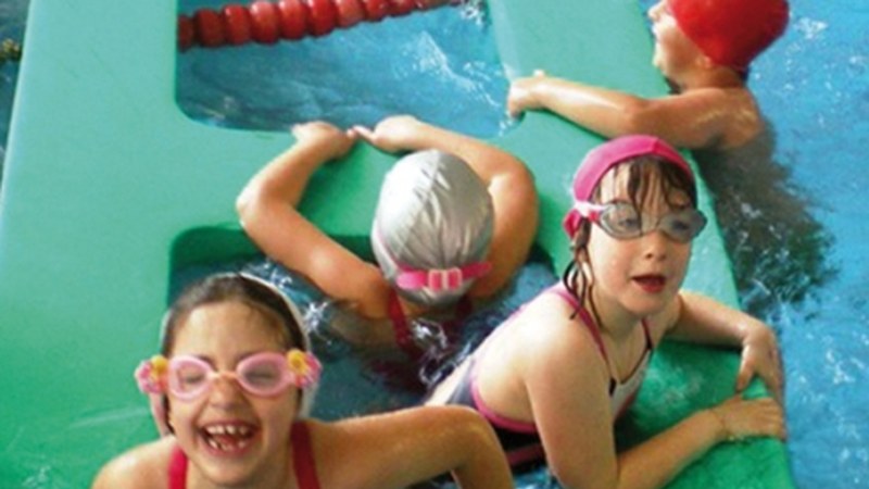 Umeek igeriketa-ikastaroetan parte hartzeko izenematea ekainaren 19ra arte zabalik