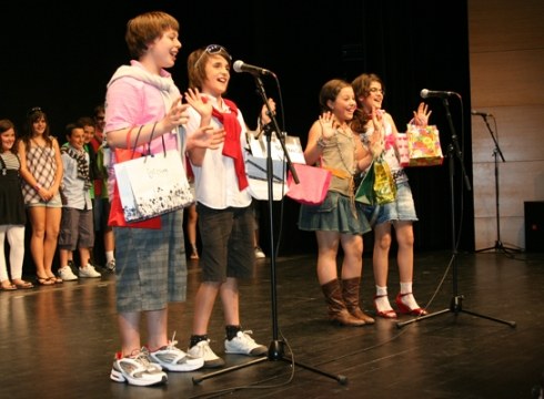 Umeen bertso jaialdiak gaur eta bihar Coliseoan