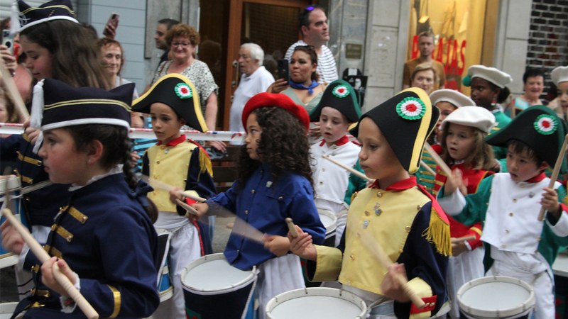 Umeen danborrada Sanjuanak girotzen