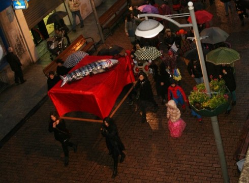 Umeendako jolasak eta sardinaren entierrua, Aratosteei agur esateko